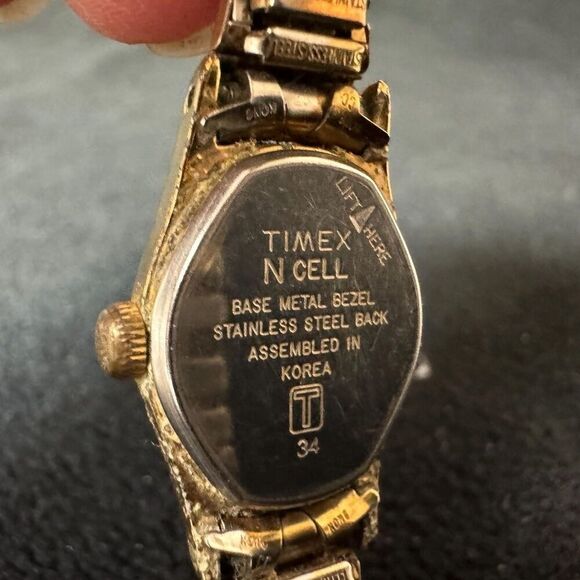 Vintage Timex N Cell Oval Watch Gold Womens Minimalist Classic Analog Timepiece main image 3